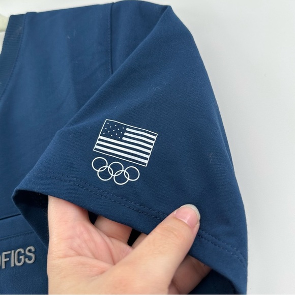 NEW FIGS X Team USA Scrub Top Navy Blue Size Small - Picture 6 of 6